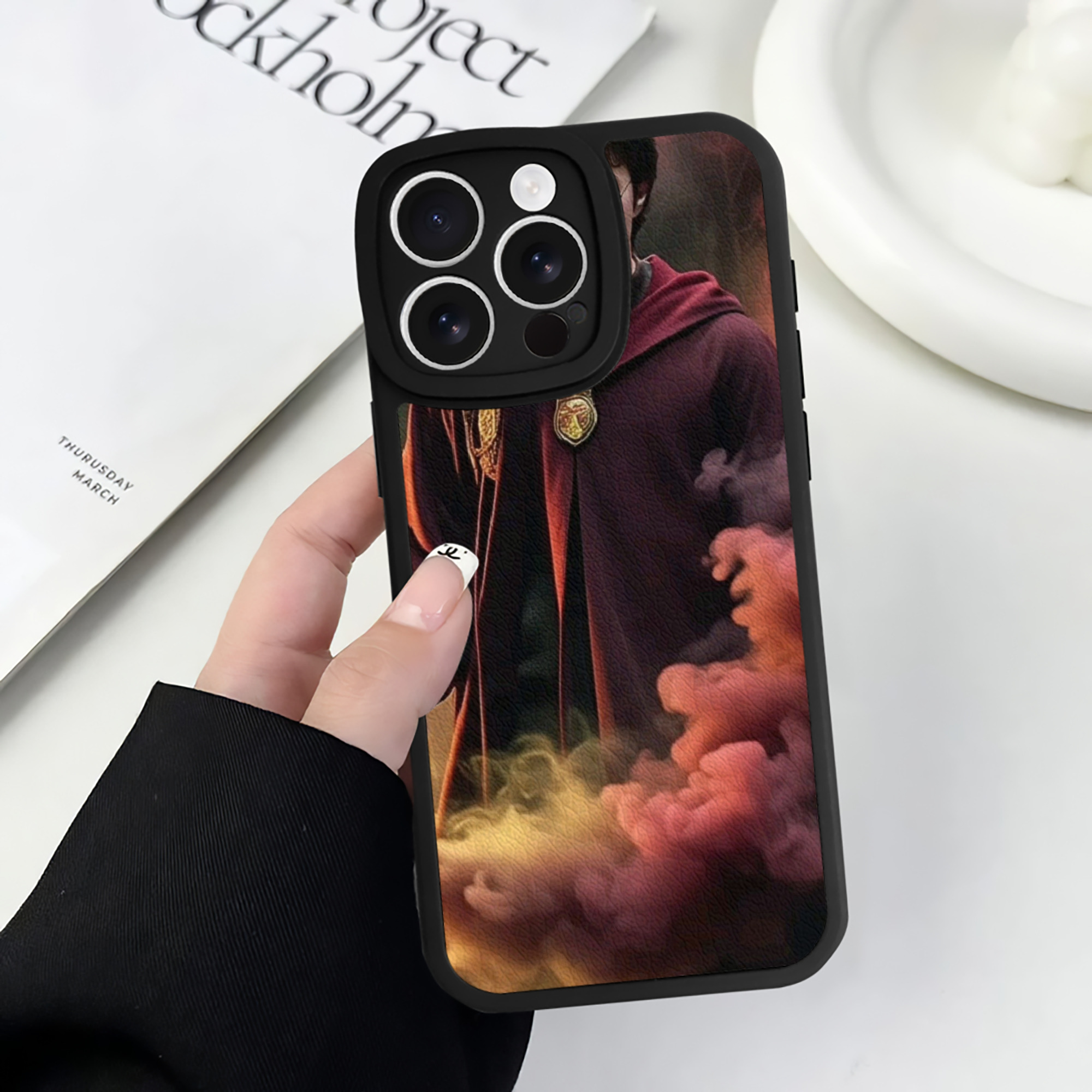 （画像用） Harry Potter ハリー・ポッターシリーズ 【iPhone 16シリーズ対応】シリコンスマホケース（レザー調） 材質：シリコン